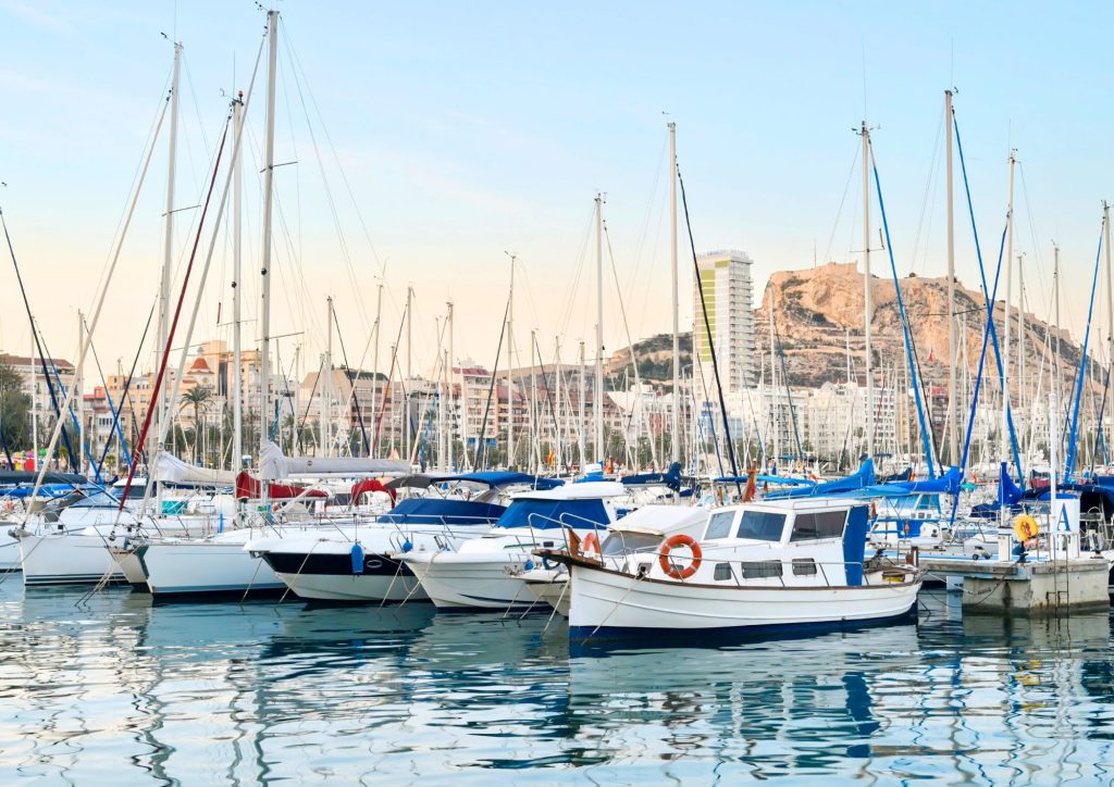 cuanto cuesta tener barco propio